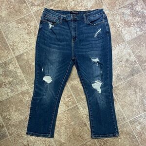 Judy Blue Distressed Capri fit Jeans, size 15/32